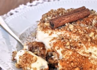 Καρυδόπιτα με κρεμα