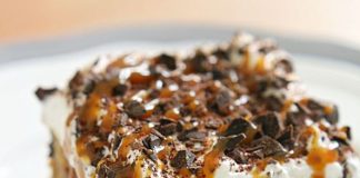 Κέικ μαπνάνας με σαντιγί και σιρόπι καραμέλας