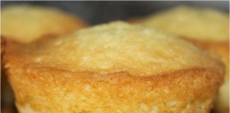 Κεκάκια αφράτα με μαρμελάδα