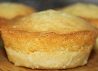 Κεκάκια αφράτα με μαρμελάδα