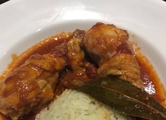 Κοτόπουλο κοκκινιστό με ρύζι