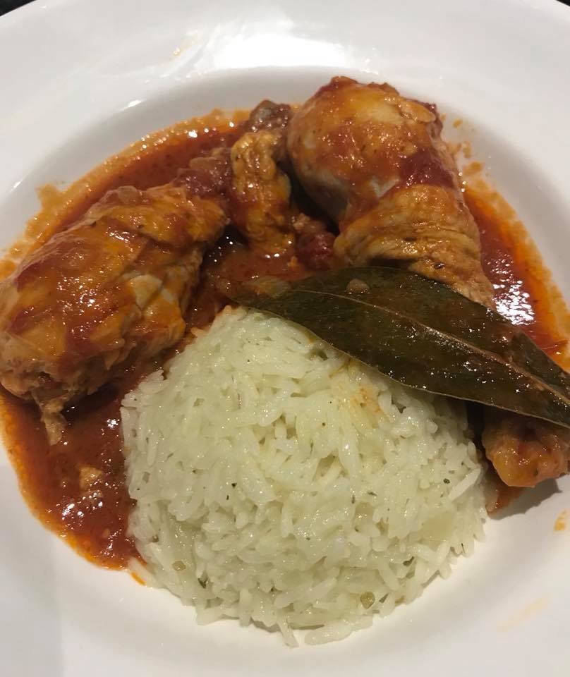 Κοτόπουλο κοκκινιστό με ρύζι Κοτόπουλο κοκκινιστό με ρύζι