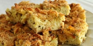 Μακαρονόπιτα με φέτα και τριμμένη φρυγανιά