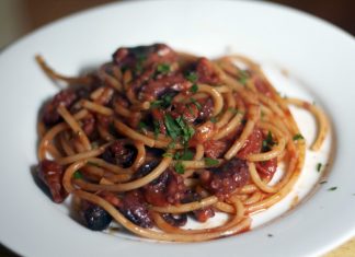 Μακαρόνια με χταπόδι