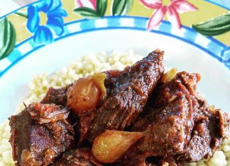 Μοσχάρι Στιφάδο με ζυμαρικά Μοσχαρακι Στιφαδο