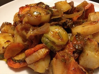 Πατάτες με κολοκυθάκια στο φουρνο Πατάτες με κολοκυθάκια στο φουρνο