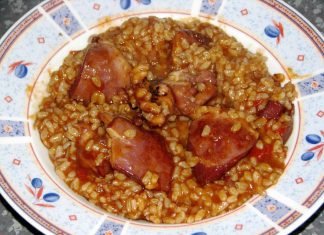 Σουπιές Κρασάτες με ρυζι