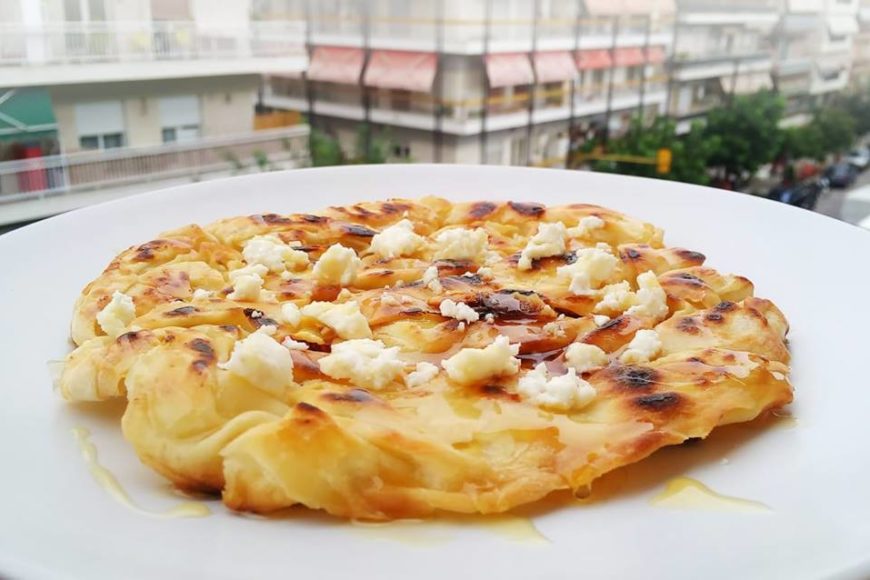 Τυρόπιτα-στο-τηγάνι τυρόπιτα στο τηγάνι