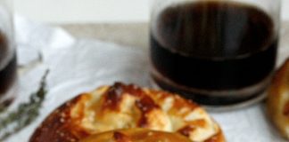 Τυρόψωμα με 3 τυριά