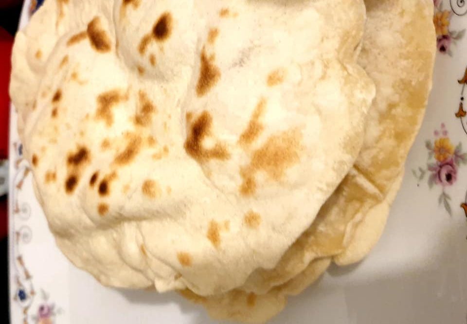 Αραβική Πίτα1 Η **Αφράτη Αραβική Πίτα** φουσκώνει στο τηγάνι κατά τη διάρκεια του ψησίματος.