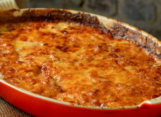 Πατάτες φούρνου με κιμά και κίτρινα τυριά