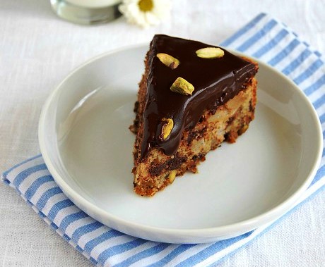 Κέικ μαύρης σοκολάτας, αχλαδιού και φυστικιού Κέικ μαύρης σοκολάτας, αχλαδιού και φυστικιού