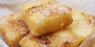 Η **Φιτούρα Ζακύνθου** σερβιρισμένη με ζάχαρη και κανέλα.