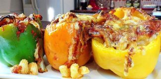 Γεμιστές πιπεριές με μακαρονια και τυρί