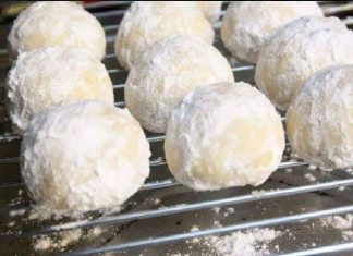 Γλυκάκι με ζύμη κουλουριού