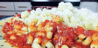 Ζυμαρικά με κόκκινη σάλτσα