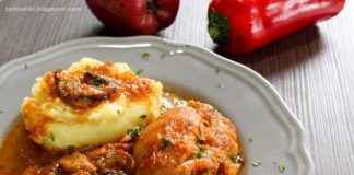 Κοτόπουλο κοκκινιστό με μανιτάρια