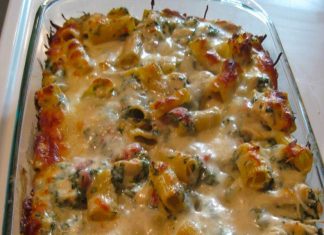 Κοτόπουλο με σπανακι και ζυμαρικά