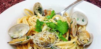 Μακαρόνια με μύδια σε σάλτσα ούζου