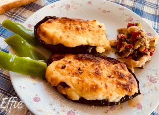 Μελιτζάνες Παπουτσάκια…με λάδι πιπεριάς (Παλιά συνταγή) Μελιτζάνες παπουτσάκια