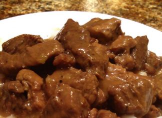 Μοσχαράκι κοκκινιστό με ρυζι