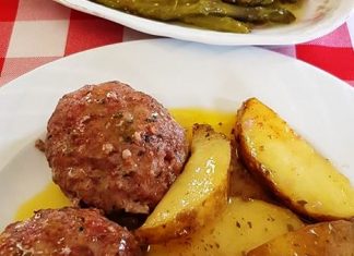 Μπιφτέκια στο φούρνο με πατάτες