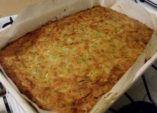 Πίτα με Κολοκυθάκια και μπέικον Πίτα με Κολοκυθάκια και μπέικον