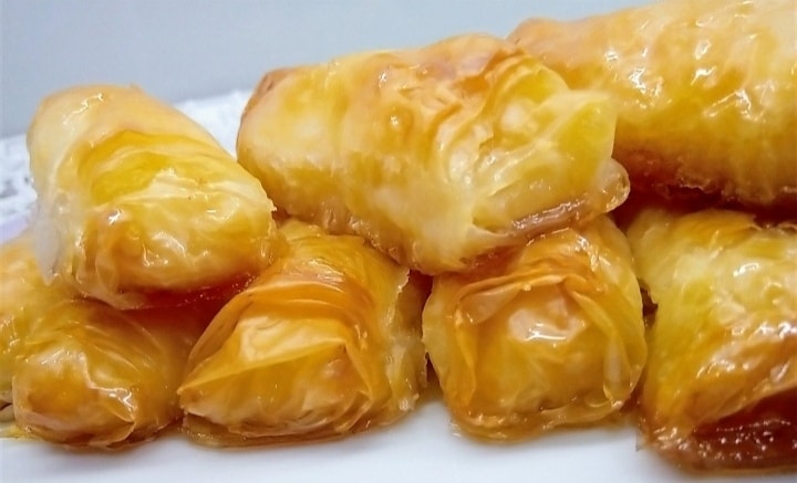 Σιροπιαστα Γαλακτοπουρεκάκια σιροπιαστά γαλακτομπουρεκάκια