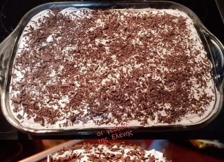 Σοκολατένιο κέικ σιροπιασμένο με ζαχαρούχο