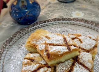 Σπιτική Μπουγάστα γλυκιά με κρέμα