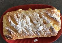 Λεπτή τρυφερή ζύμη με κρέμα που λιώνει στο στόμα Σφολιάτα με κρέμα