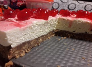 Τσίζκεικ με κεράσι