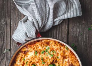 Ψητα μακαρόνια στο φούρνο με σπιτική σάλτσα