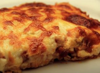 Κοτόπουλο με πατάτες σε σάλτσας μπεσαμέλ