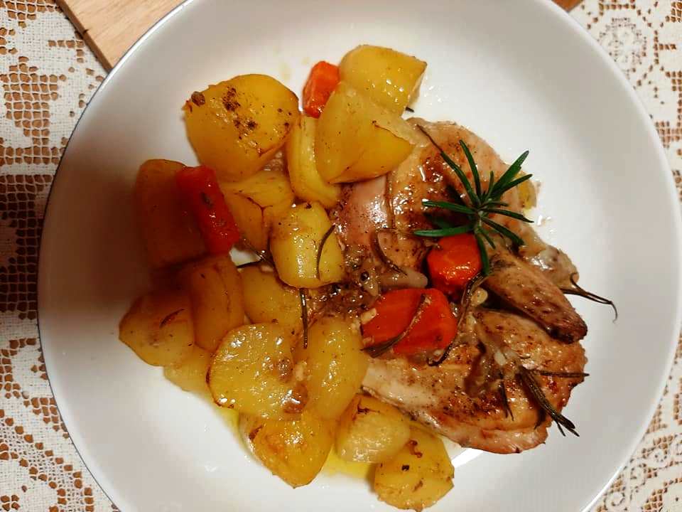 κοτοπουλο με πατάτες κοτοπουλο με πατάτες