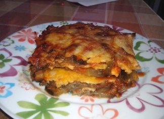 μελιτζανες στο φουρνο με τυρια