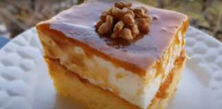 Κομμάτι από το Κέικ με Σπιτική Καραμέλα, που δείχνει τις στρώσεις του κέικ, της λευκής κρέμας και της λαχταριστής καραμέλας