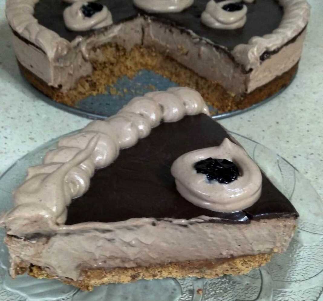 glikoMpiskoteniaBasi Γλυκό με μπισκοτένια βάση και σοκολάτα