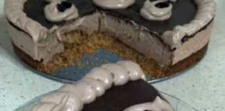 Γλυκό με μπισκοτένια βάση και σοκολάτα