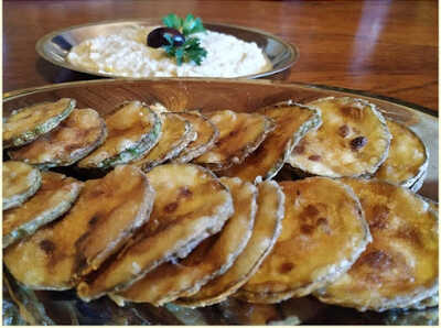 kolokithakiaTiganita Τραγανά κολοκυθάκια με σκορδαλιά