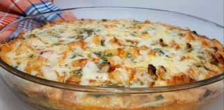 Χρυσαφένια ομελέτα φούρνου με πατάτες και λαχανικά, μέσα σε ενα πυρεξ