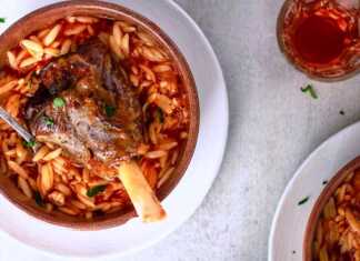 Το Ελληνικότατον Αρνί με Κριθαράκι Αρνί με κριθαράκι