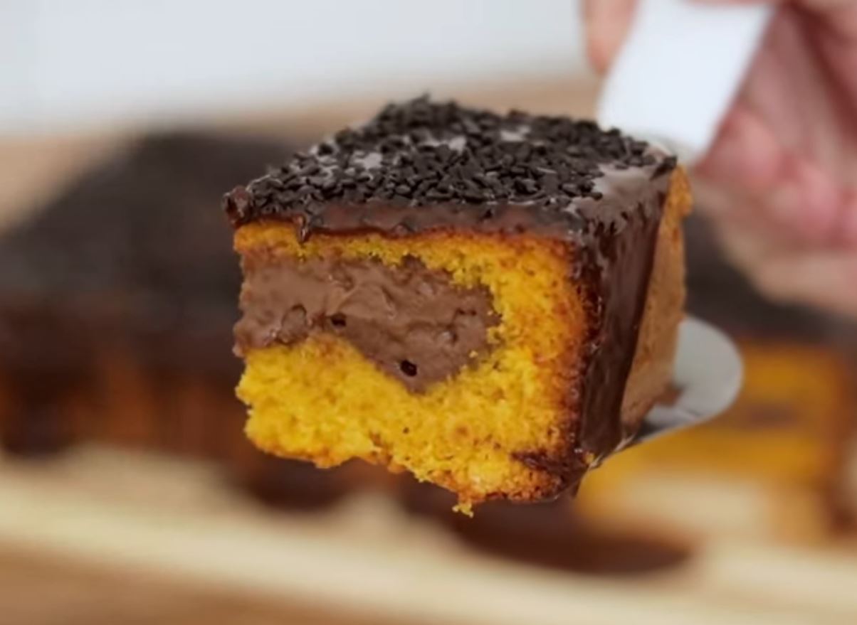 Γεμιστό Κέικ Καρότου με σοκολάτα