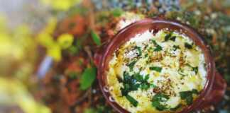 Μπουγιουρντί με τυριά σε πήλινο