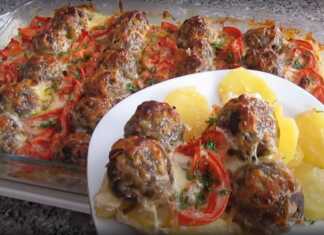 Ένα ταψί γεμάτο με ροδισμένα μπιφτέκια και φέτες πατάτας, με λιωμένο τυρί από πάνω, φρεσκοψημένο από το φούρνο