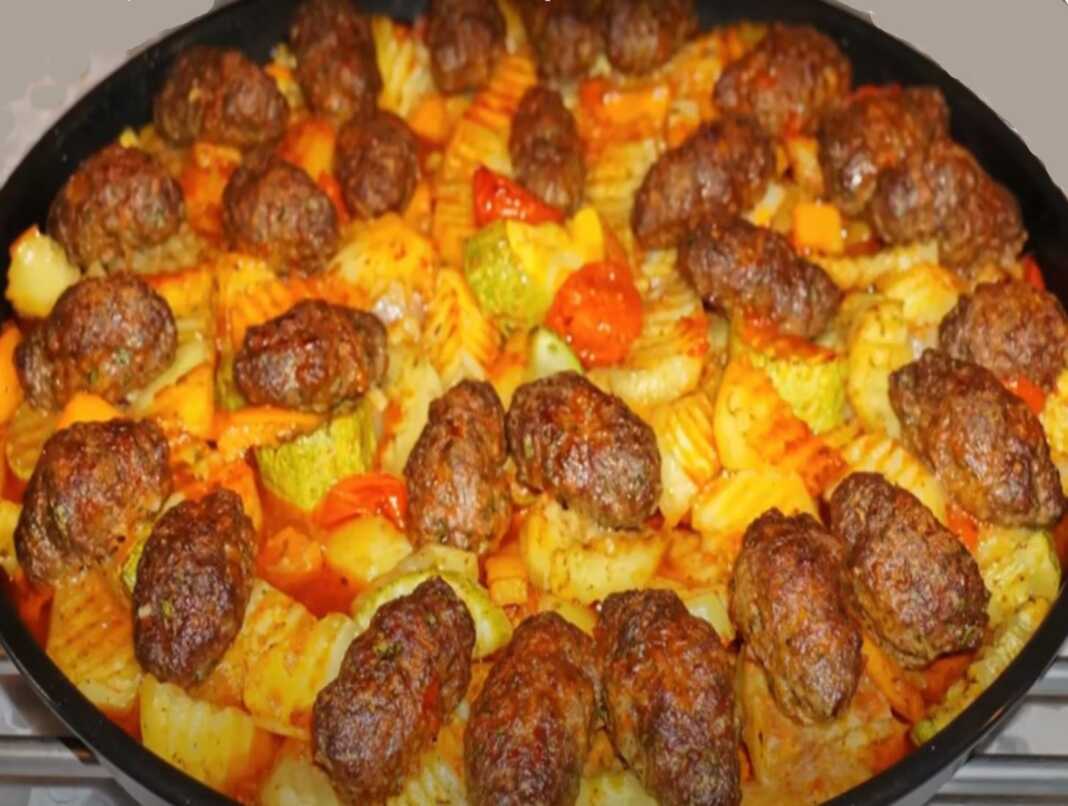 Σουτζουκάκια με πατάτες και κολοκυθάκια