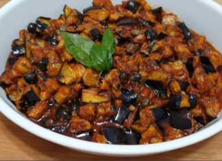 κοκκινιστες μελιτζάνες με ελιες και καπαρη