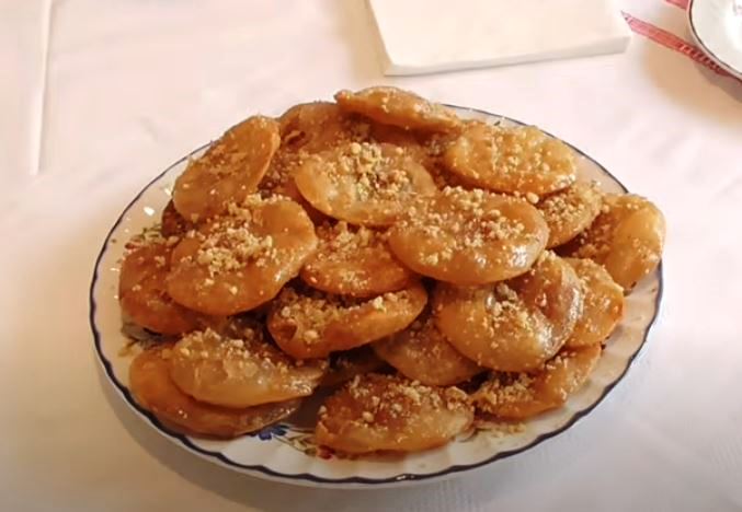 Σιροπιαστές Τηγανιτες με καρύδι σιροπιαστές τηγανίτες με καρύδι