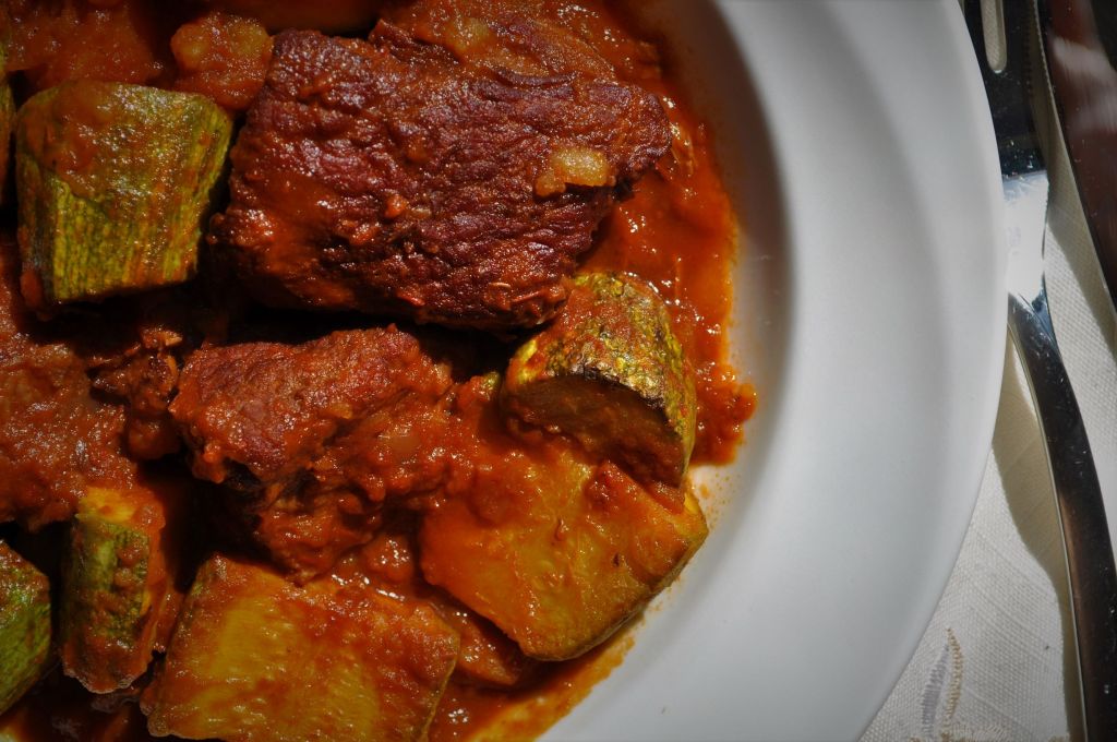 μοσχάρι με κολοκυθακια μοσχάρι με κολοκυθακια