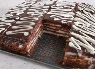 Ένα δροσερό γλυκό ταψιού με εναλλασσόμενες στρώσεις μπισκότου και λευκής κρέμας καλυμμένο με γυαλιστερό γλάσο μαύρης σοκολάτας και διακόσμηση λευκών γραμμών